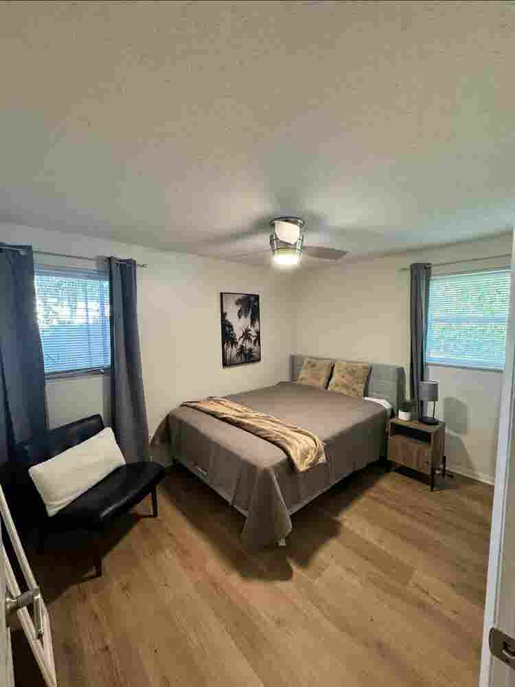 Private Room in Winter Garden!