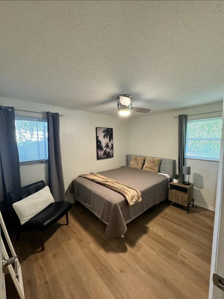 Private Room in Winter Garden!