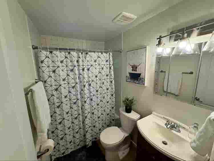 Private Room in Winter Garden!