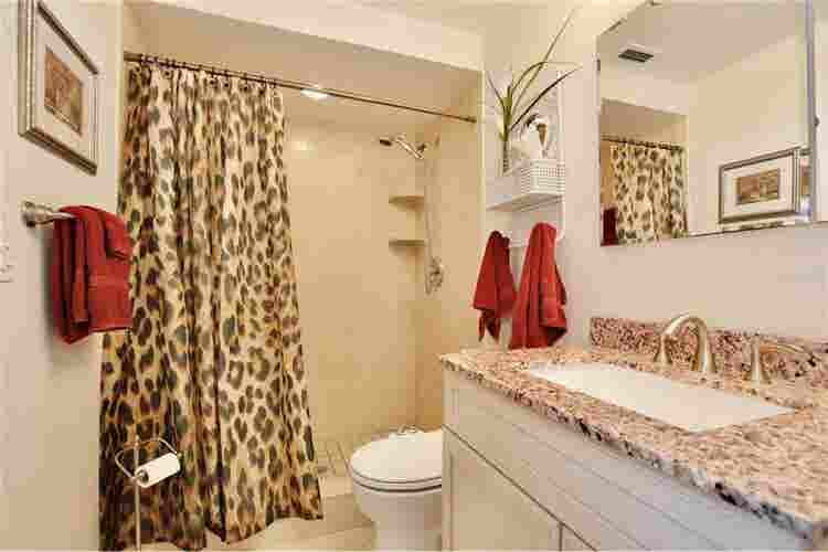 Master Bedroom Private Bathroom