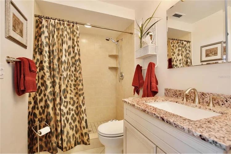Master Bedroom Private Bathroom