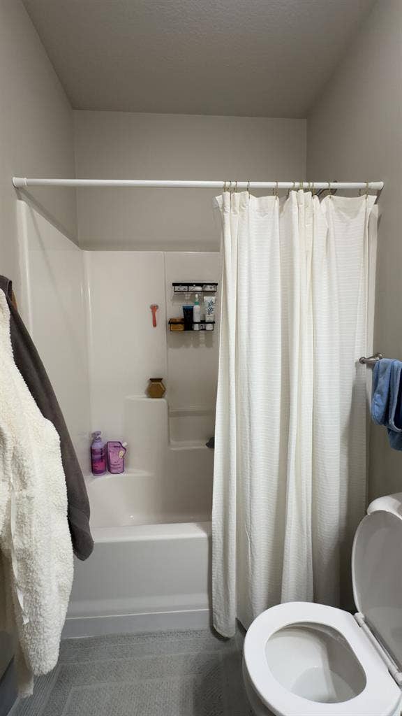 Price reduced for a summer sublease
