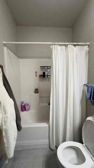 Price reduced for a summer sublease