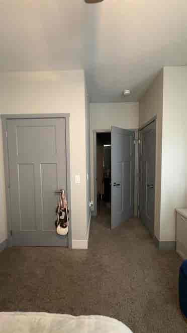 Price reduced for a summer sublease