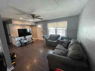 Available Room For Rent