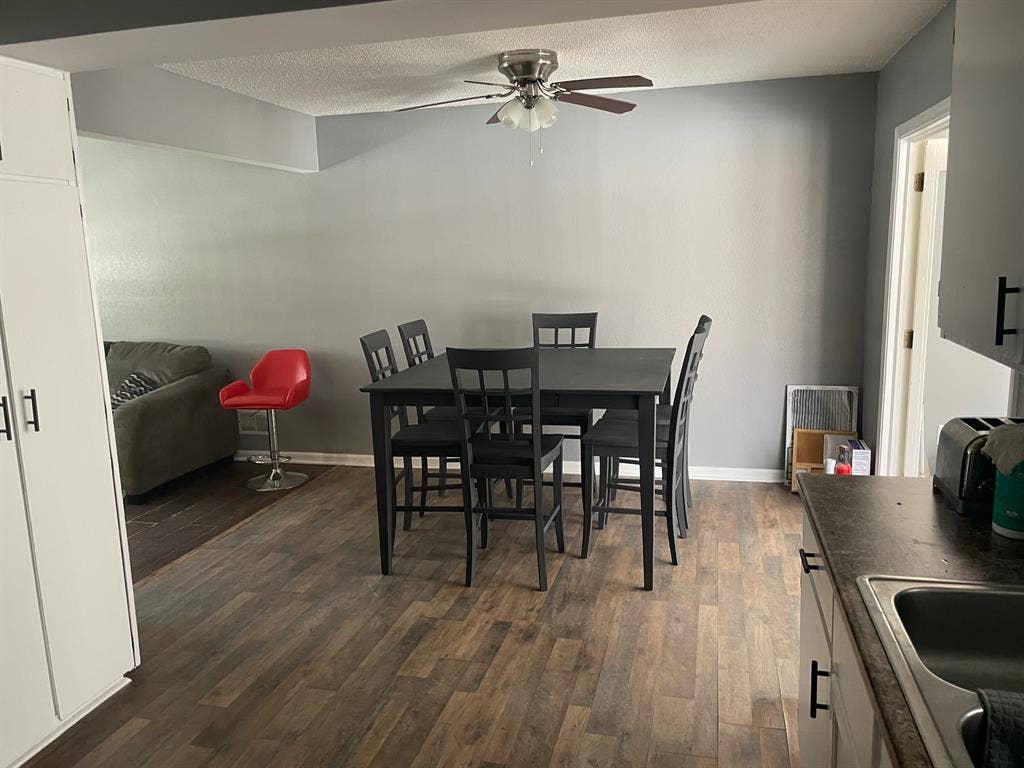 Available Room For Rent