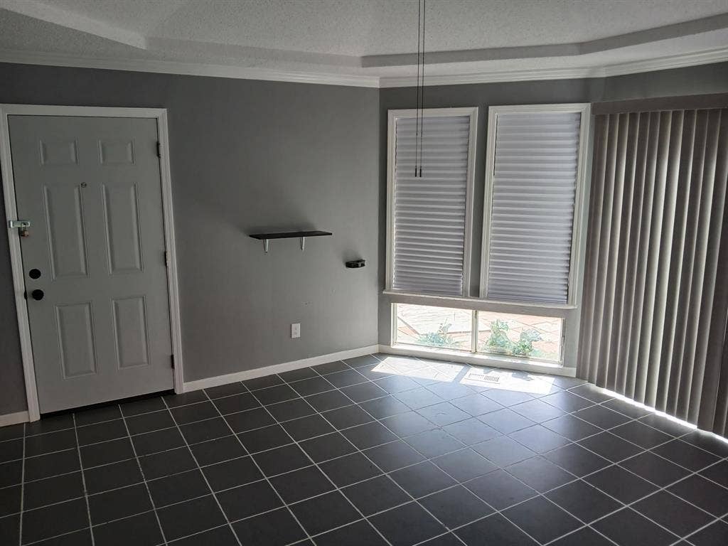 Available Room For Rent