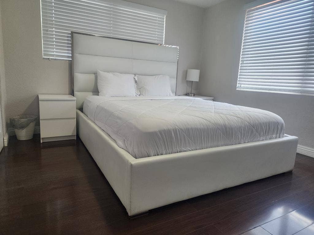 LITTLE HAVANA FURNISHED ROOM
