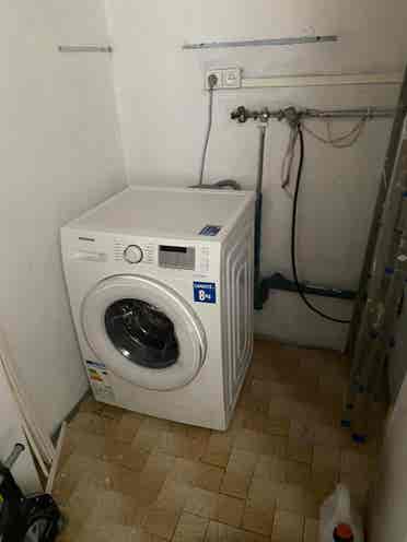 Looking for female flatmate