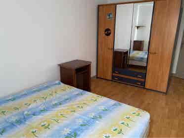 Looking for female flatmate