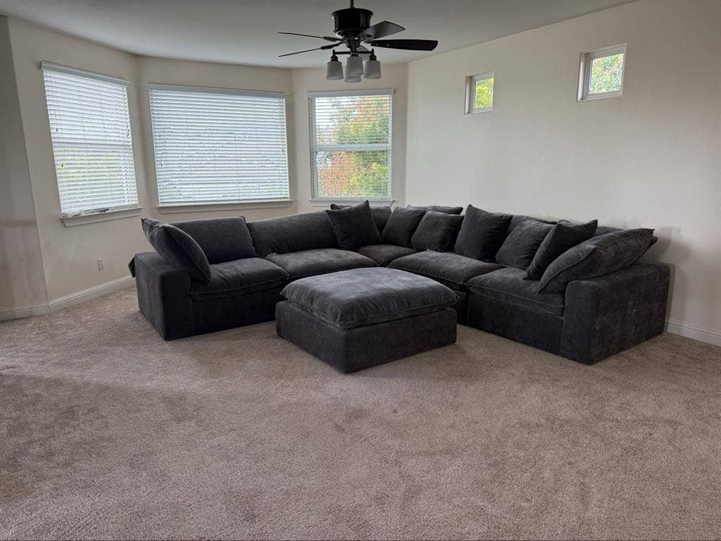 Bedroom for rent w/ walk in closet