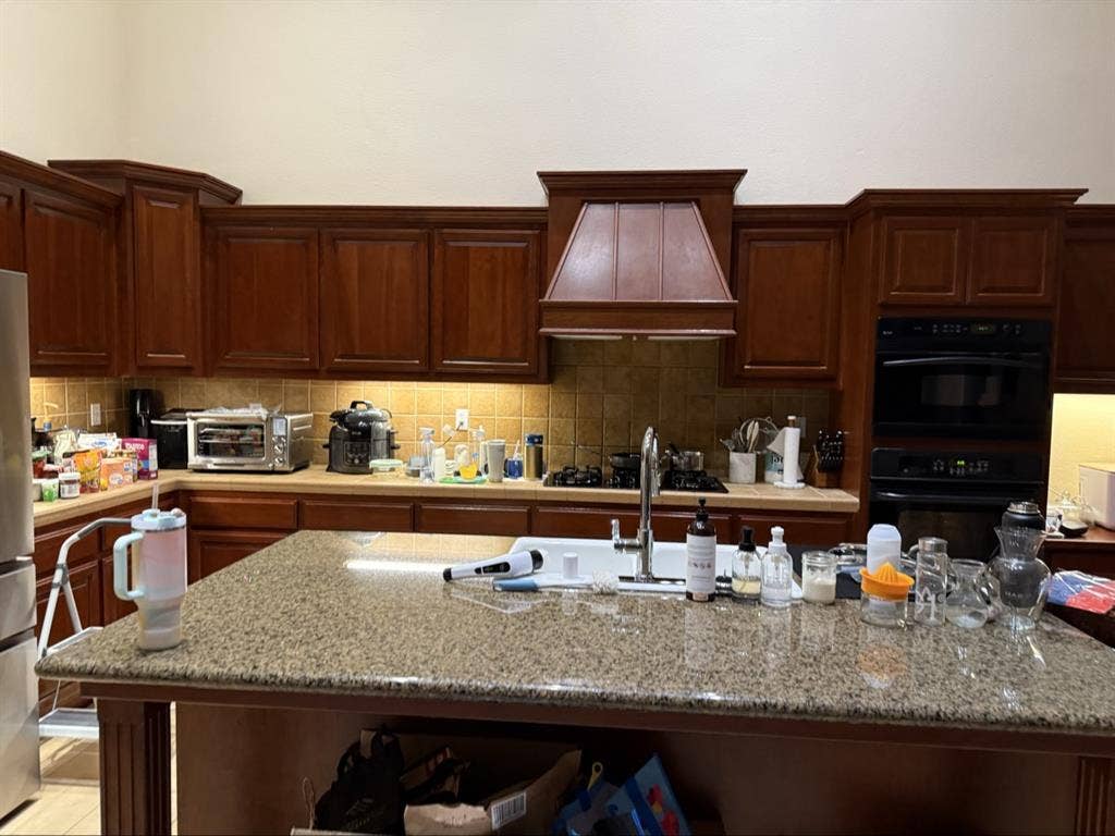 Bedroom for rent w/ walk in closet