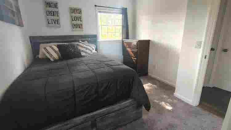Ladies! Awesome Roommate Spot Open!