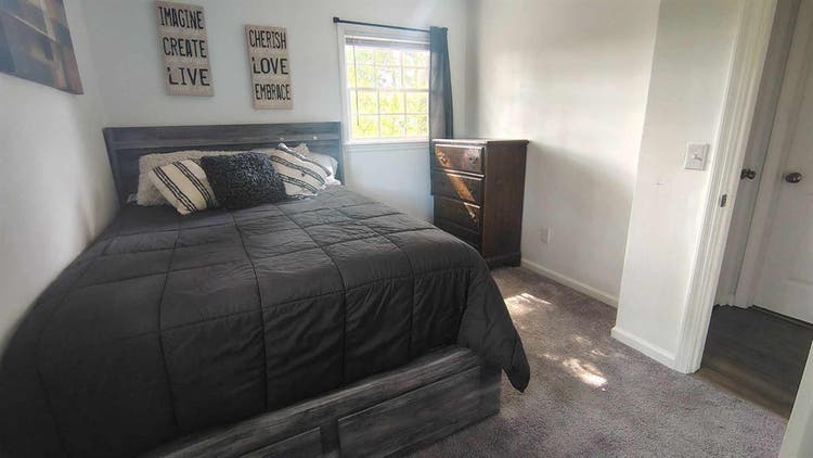 Ladies! Awesome Roommate Spot Open!