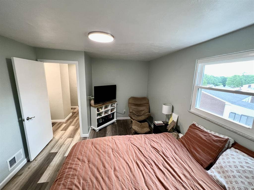 Room in Plum ALL UTILITIES INCLUDED