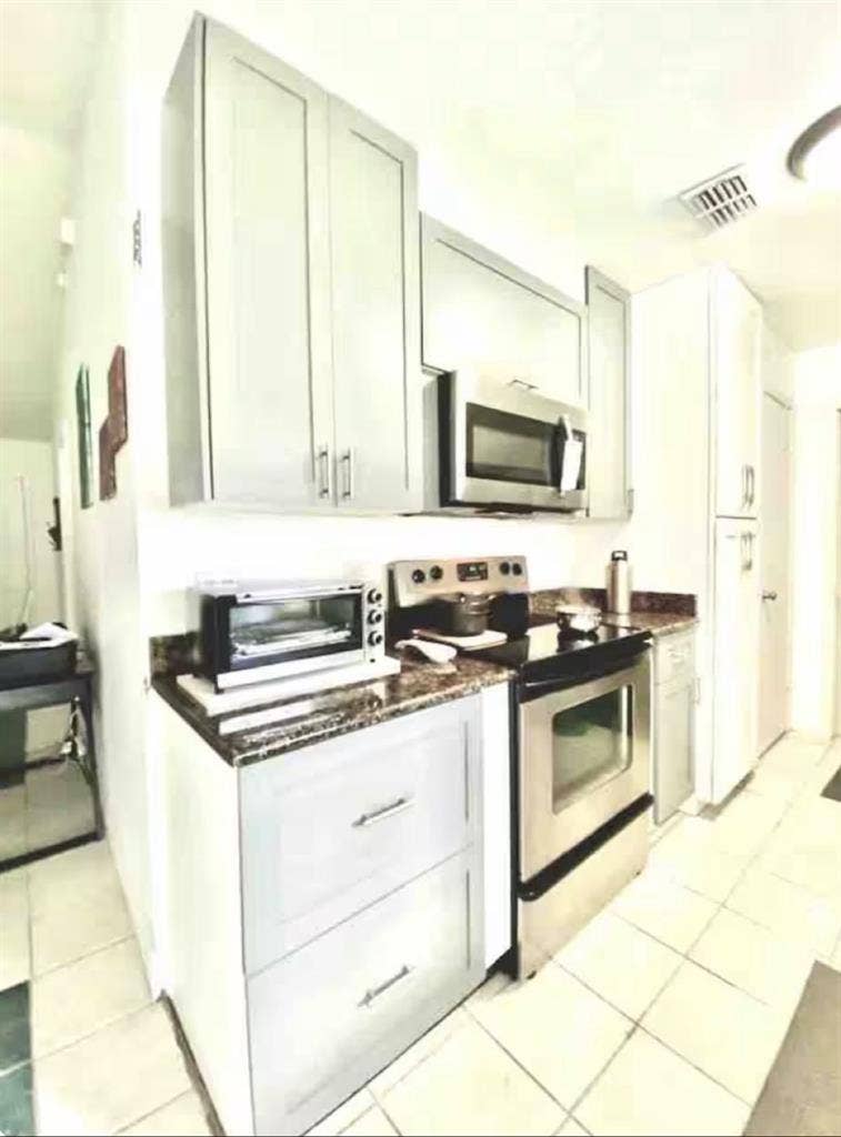 Furnished Room w/ bathroom