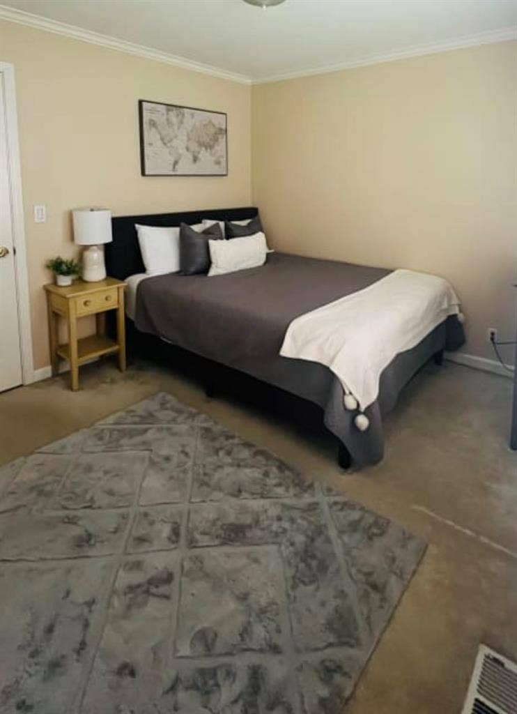 Charming furnished room for rent