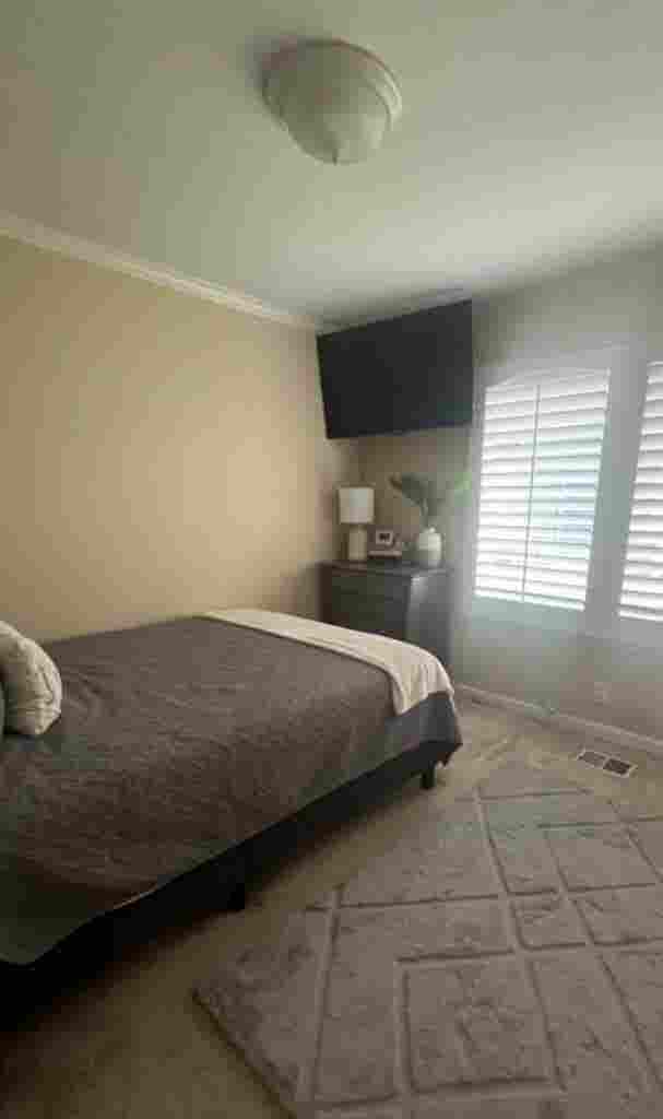 Charming furnished room for rent