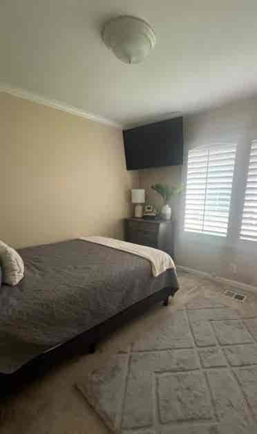 Charming furnished room for rent