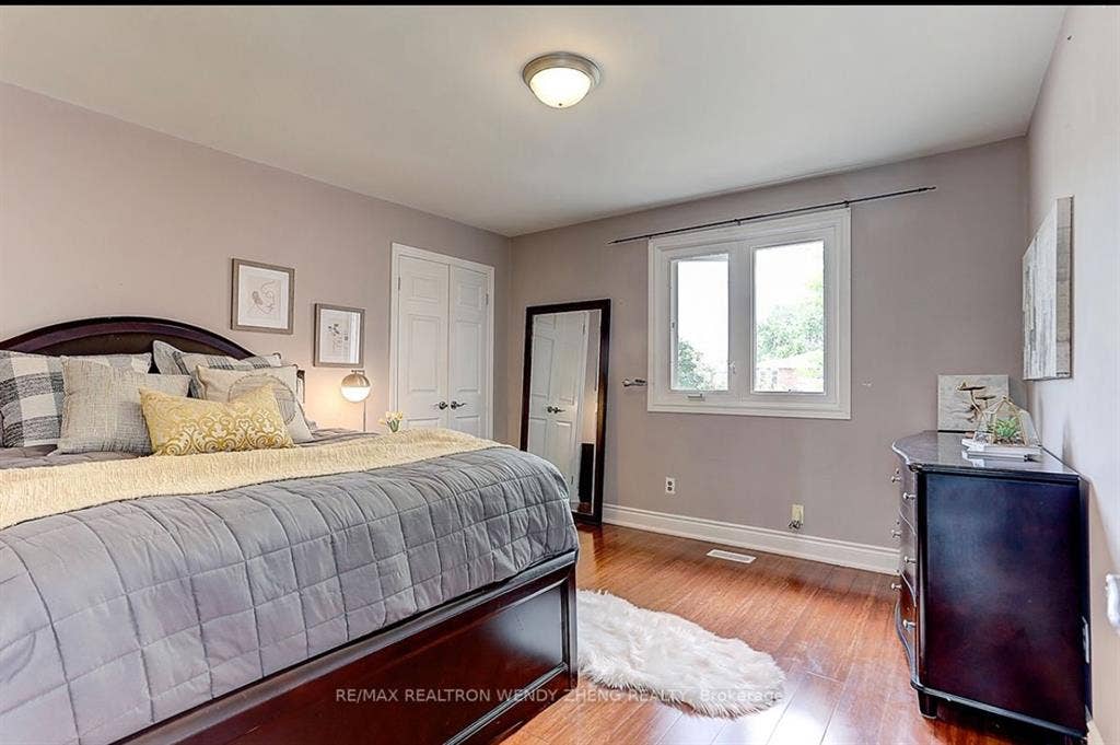 Rutherford/Keele 2nd floor room