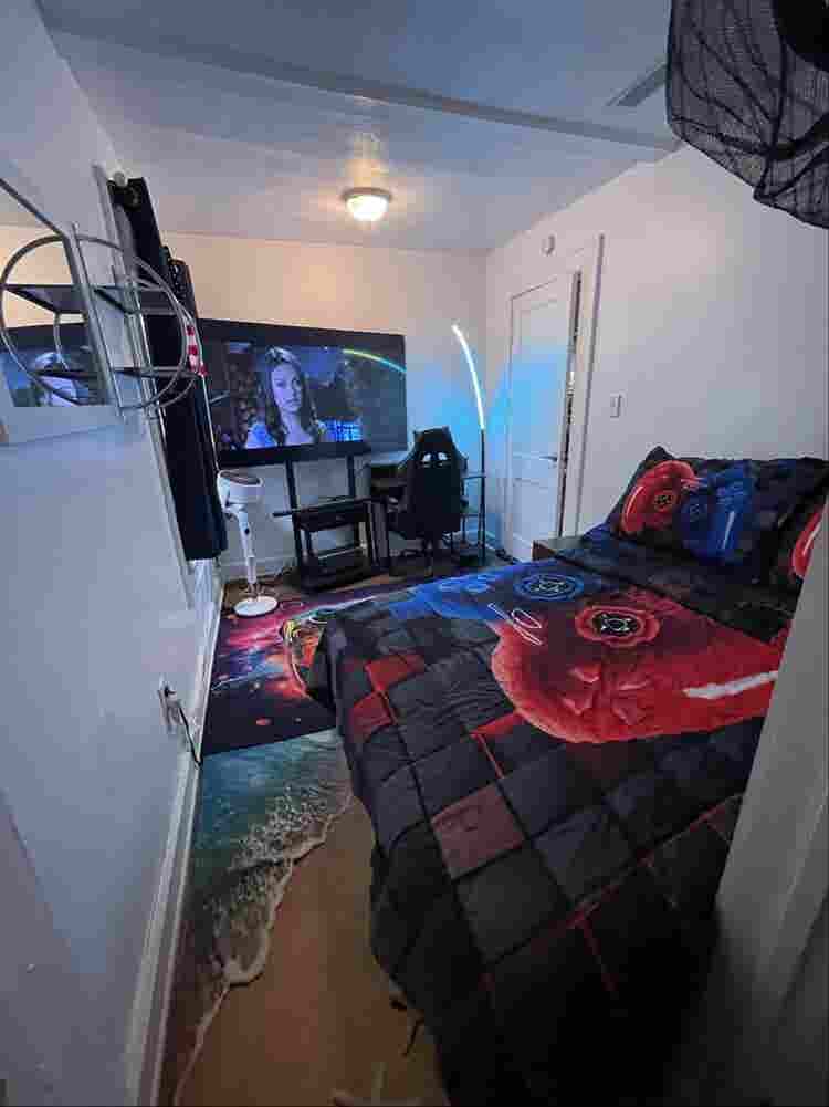 FULL FURNISHED ROOM & BIG SCREEN TV