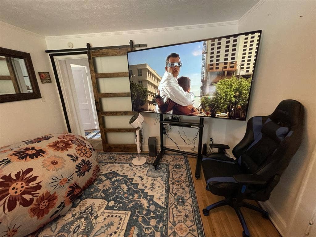 FULL FURNISHED ROOM & BIG SCREEN TV