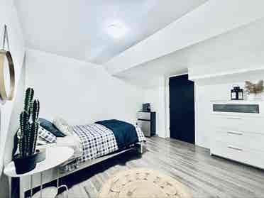 Room for rent / roommate/ chambre a