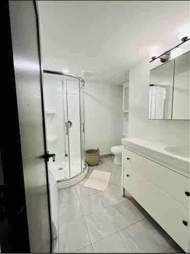 Room for rent / roommate/ chambre a