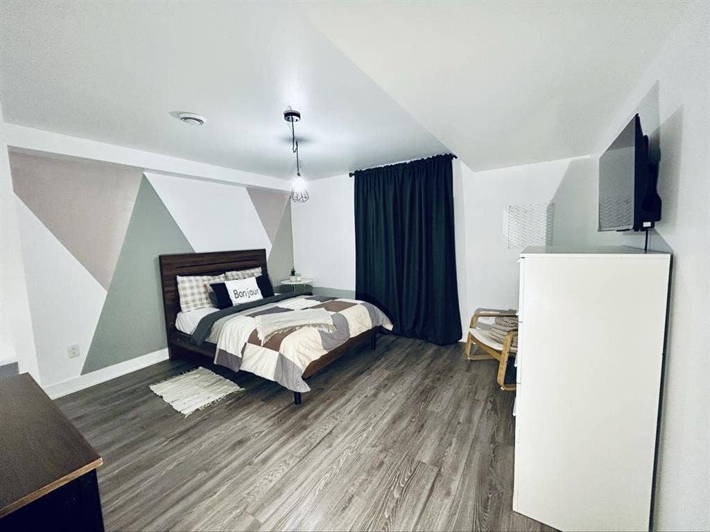 Room for rent / roommate/ chambre a