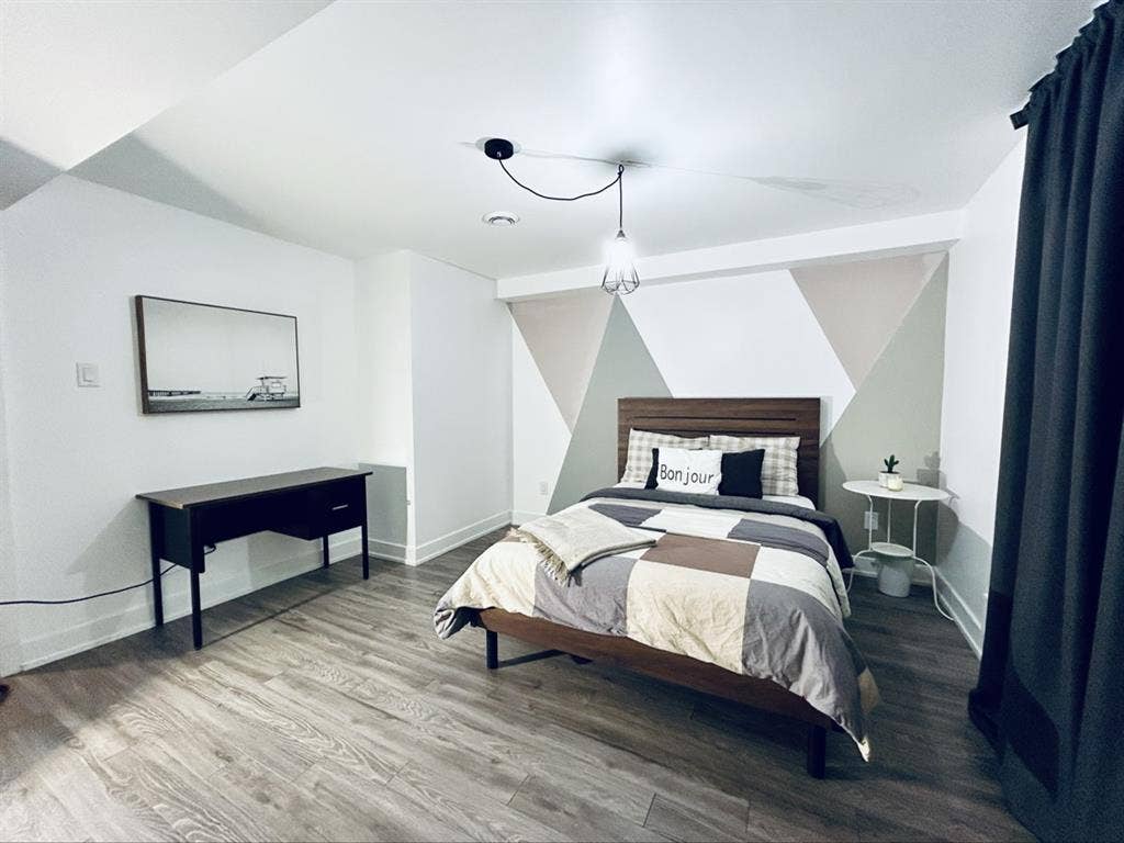 Room for rent / roommate/ chambre a