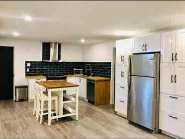 Room for rent / roommate/ chambre a