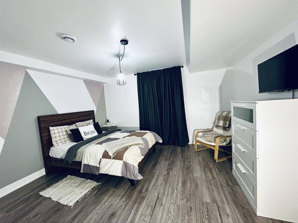 Room for rent / roommate/ chambre a