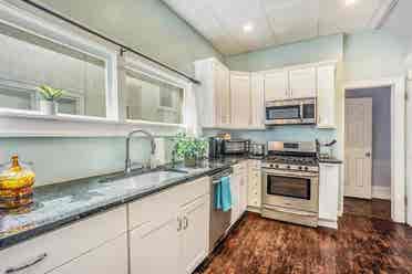 Central Business / Vine Shared Home