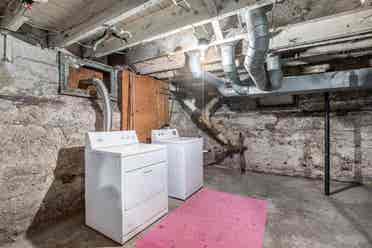 Central Business / Vine Shared Home