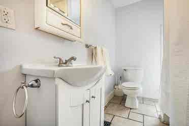 Central Business / Vine Shared Home