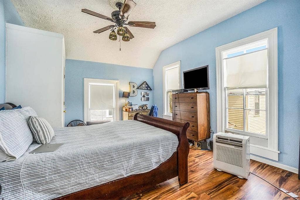 Central Business / Vine Shared Home