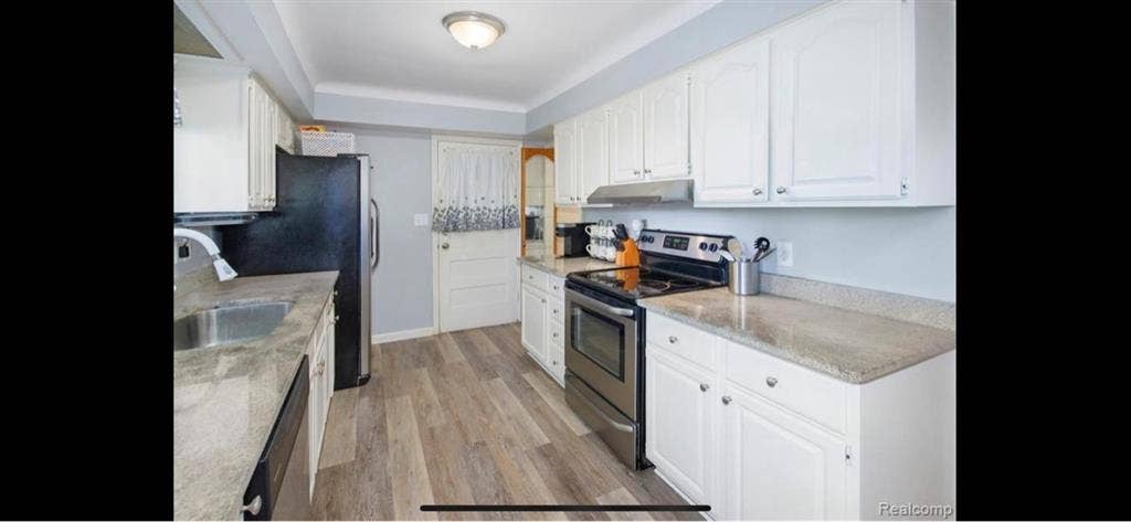 Furnished room in north Warren
