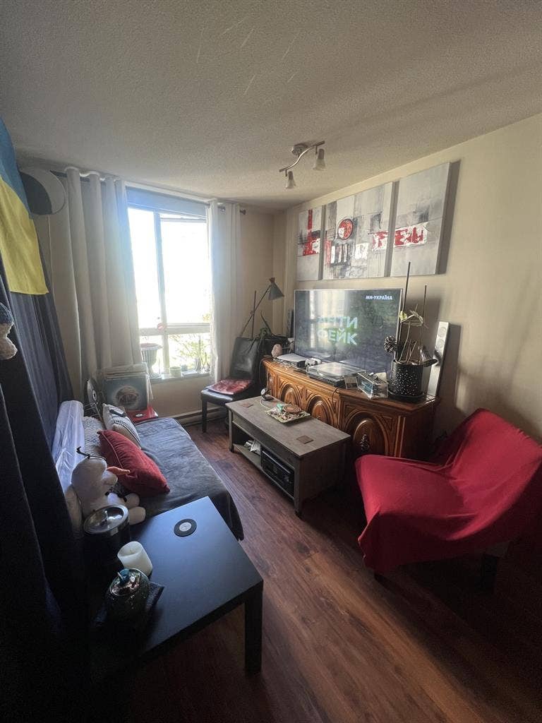 Furnished Master bedroom In Van