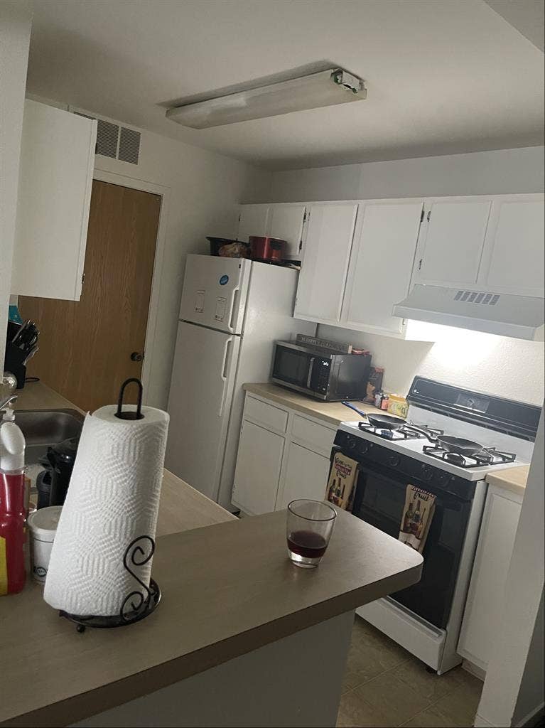 Room for Rent ~ Cozy and Clean!
