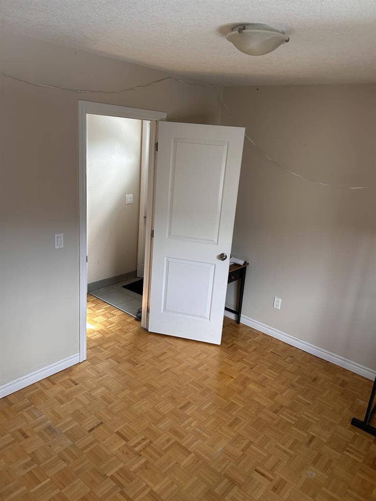Room for Rent Near Western