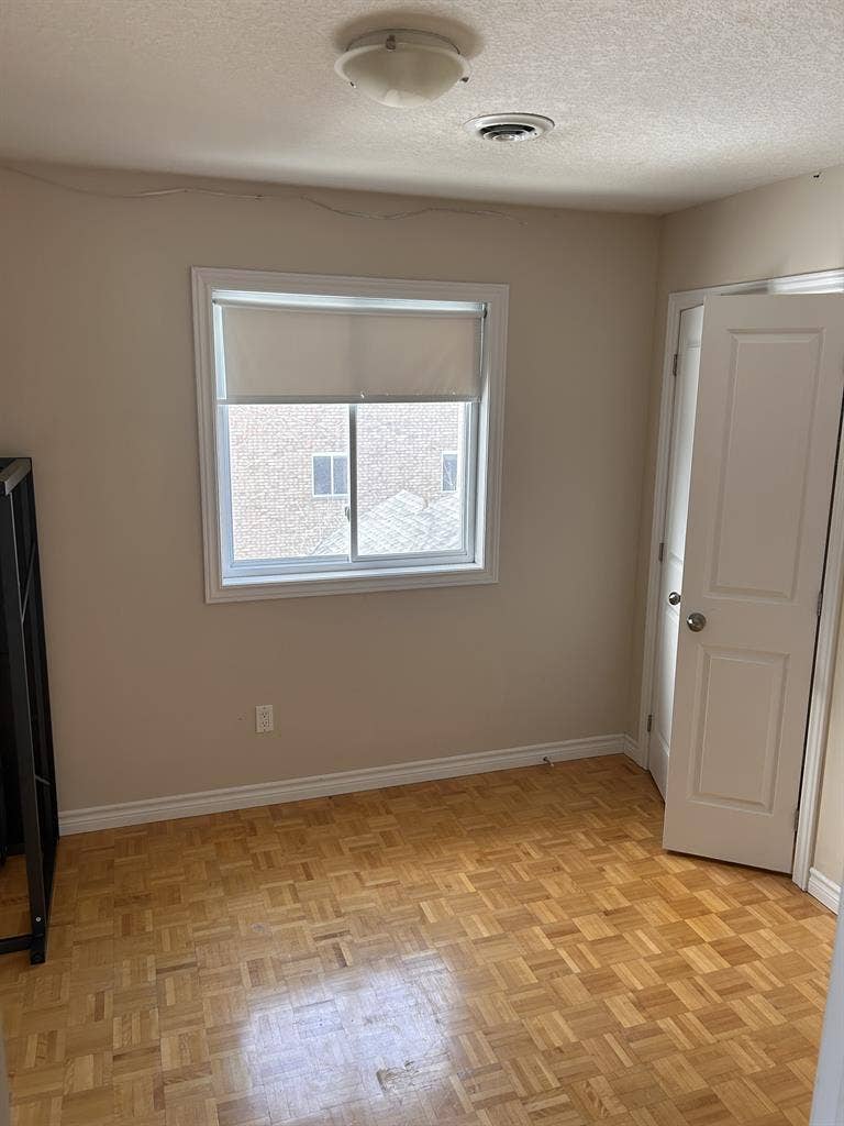 Room for Rent Near Western