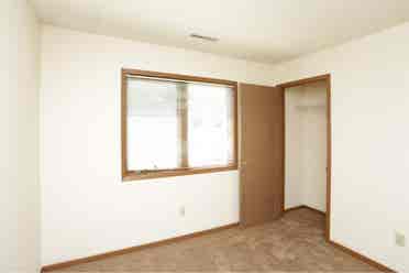 1 Female SUBLET Roommate SEARCH
