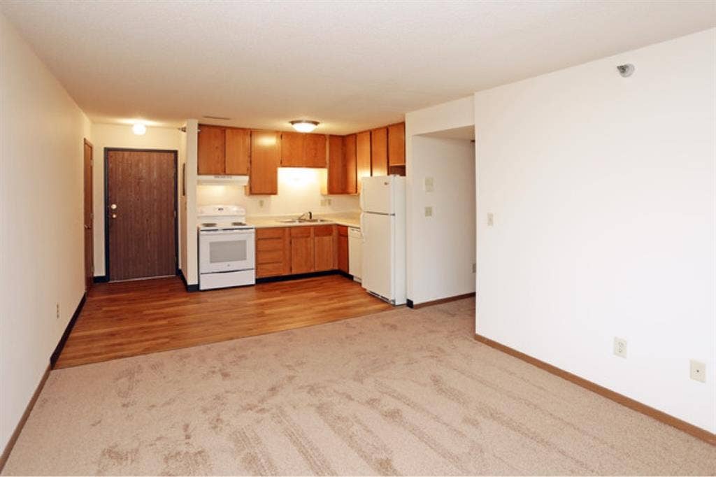 1 Female SUBLET Roommate SEARCH