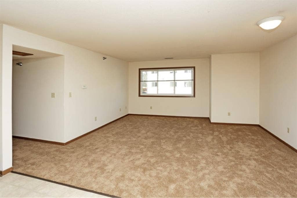 1 Female SUBLET Roommate SEARCH