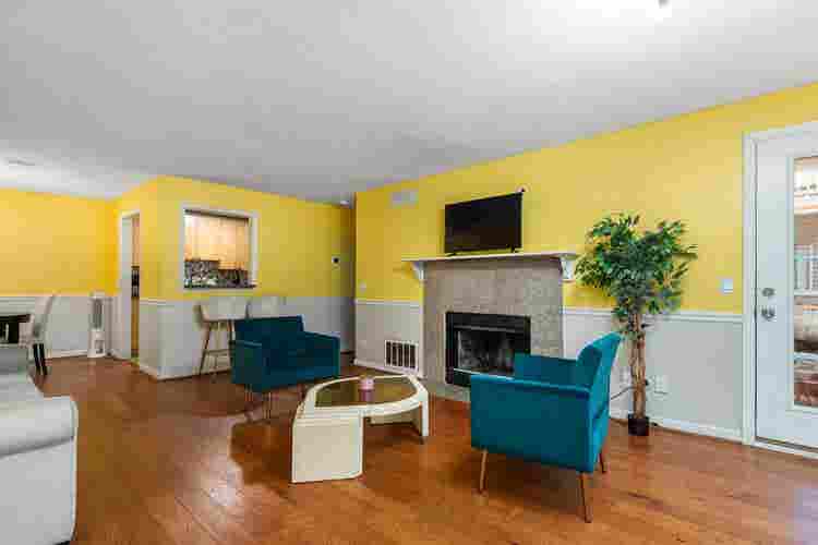 LOVELY CONDO IN SANDY SPRINGS