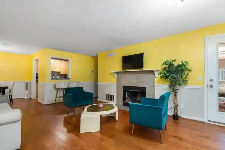 LOVELY CONDO IN SANDY SPRINGS