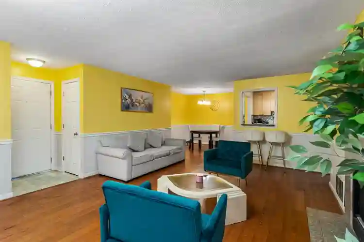 LOVELY CONDO IN SANDY SPRINGS