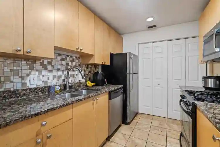 LOVELY CONDO IN SANDY SPRINGS