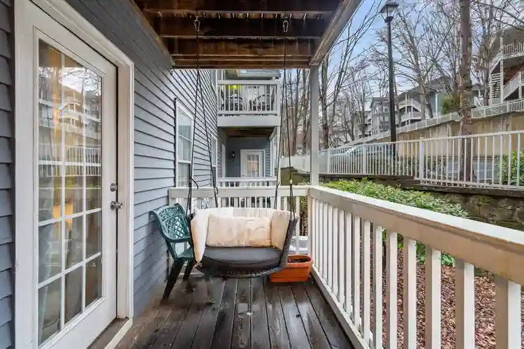 LOVELY CONDO IN SANDY SPRINGS