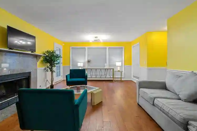 LOVELY CONDO IN SANDY SPRINGS